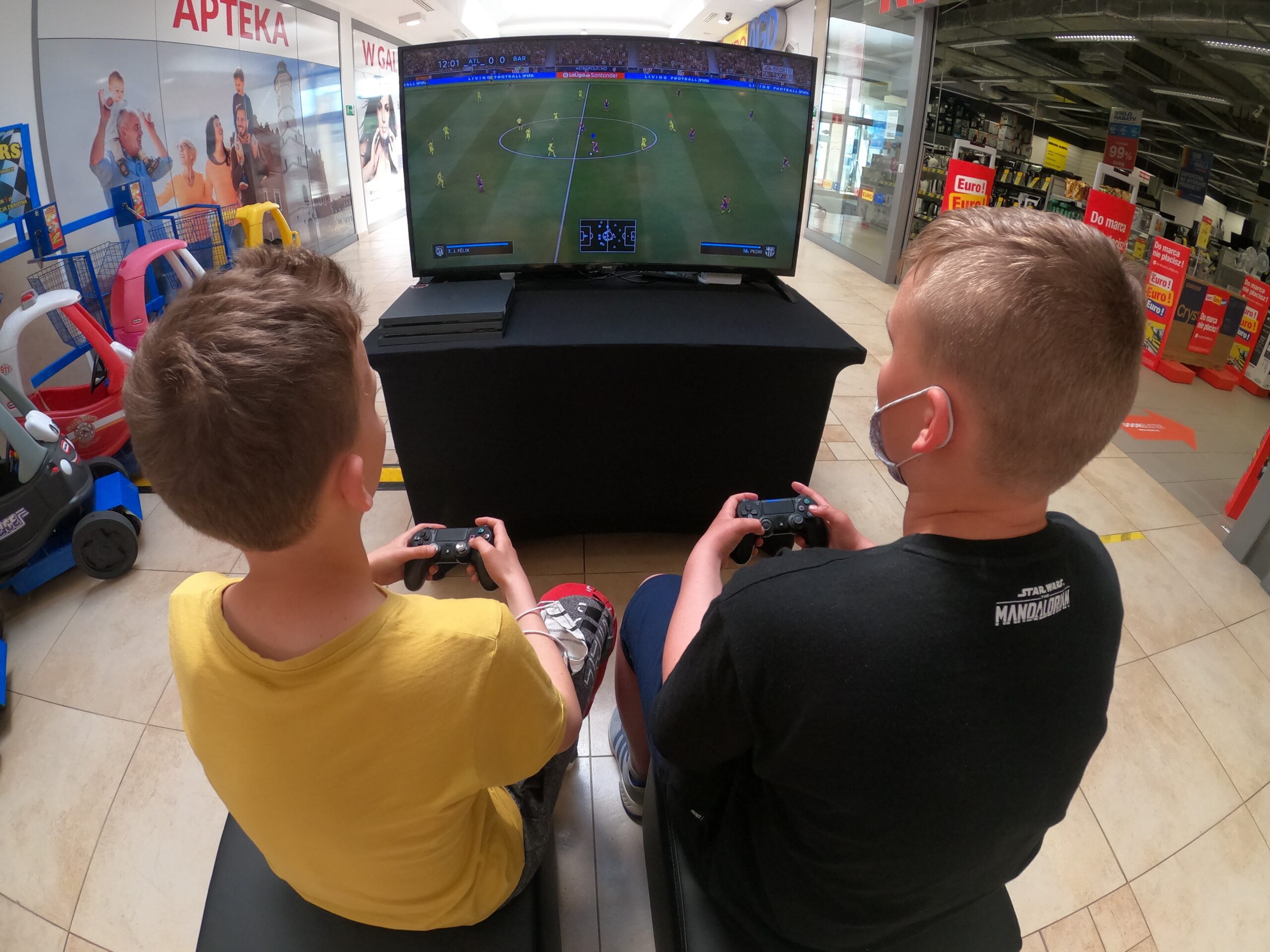 You are currently viewing Realizacja: stanowisko z&nbsp;Fifą na&nbsp;wynajem na&nbsp;event