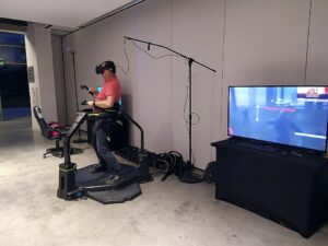 Read more about the article Bieżnia VR Virtuix Omni wynajem