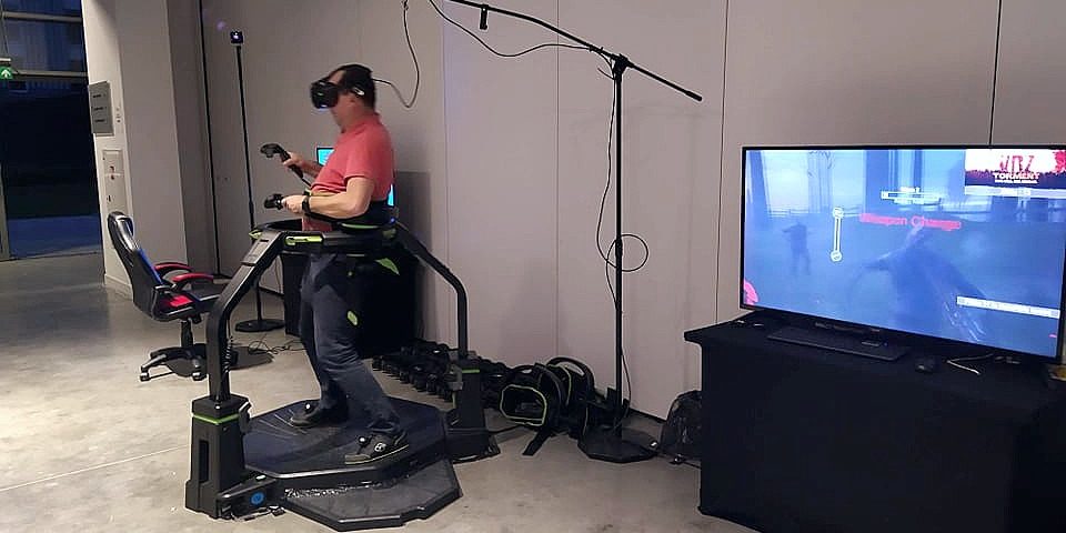 Bieżnia VR Virtuix Omni wynajem Bieżnia VR Virtuix Omni wynajem