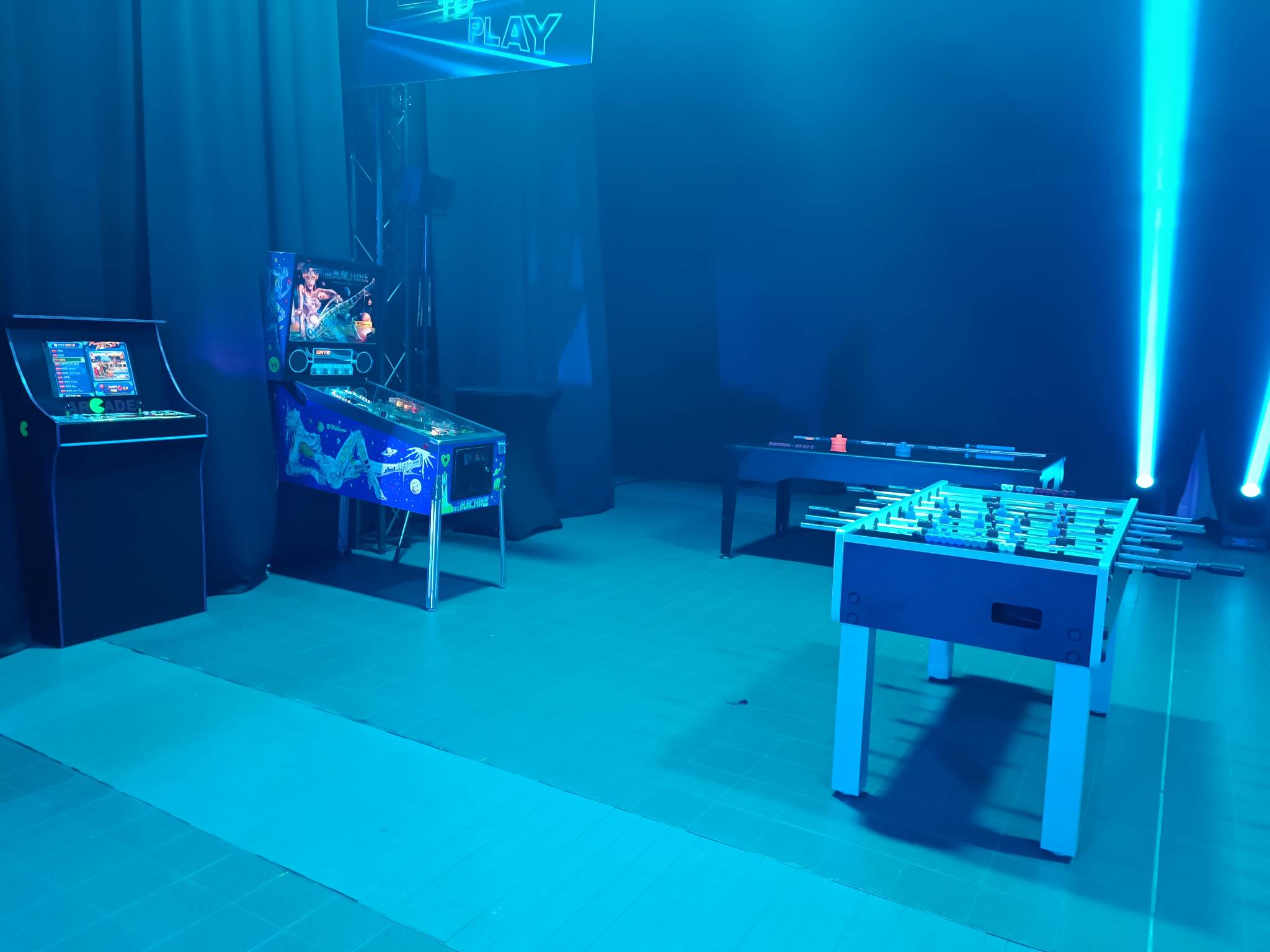 You are currently viewing Automat arcade, flipper, cymbergaj do&nbsp;wynajęcia na&nbsp;imprezę