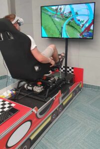 VR-симулятор американських гірок. віртуальна реальність для заходу