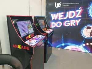 Automat arcade wynajem na targi. Retro atrakcje do wynajęcia