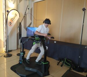 Bieżnia Virtuix Omni na wynajem