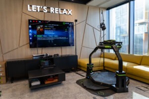 Bieżnia VR Virtuix Omni wynajem. Atrakcje VR na wynajem