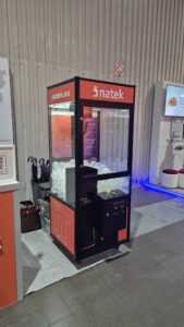 Automat do łapania nagród na wynajem. Atrakcje na targi. Łapa szczęścia wynajem