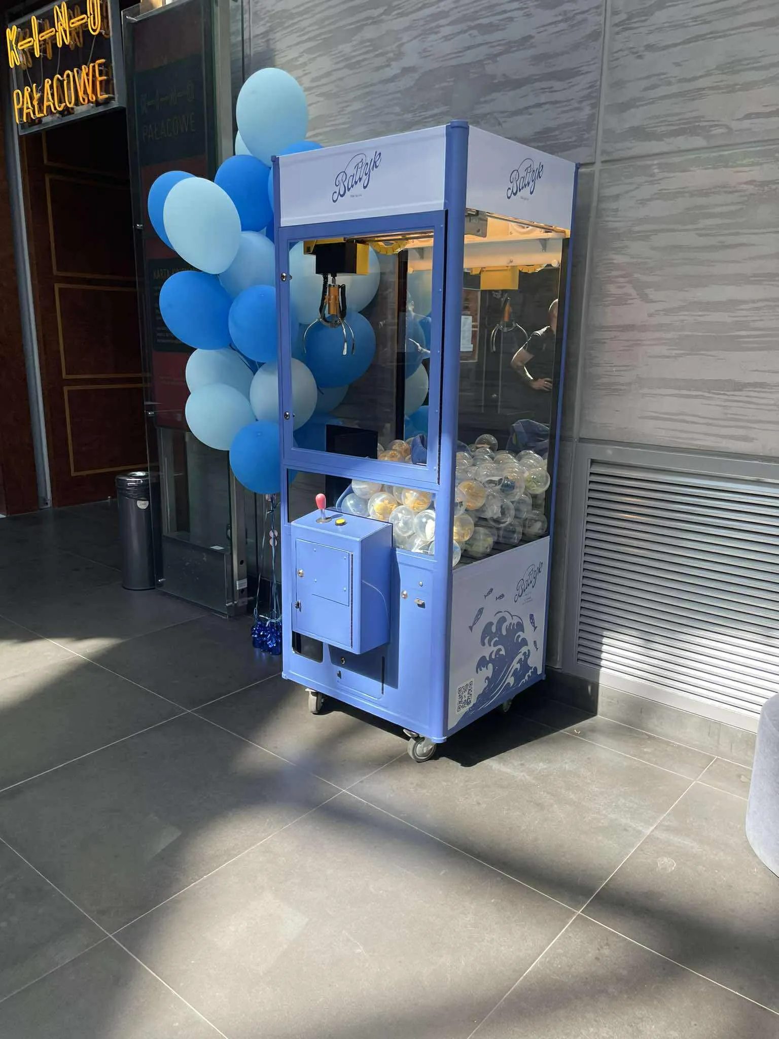 Automat zręcznościowy łapa szczęścia na event