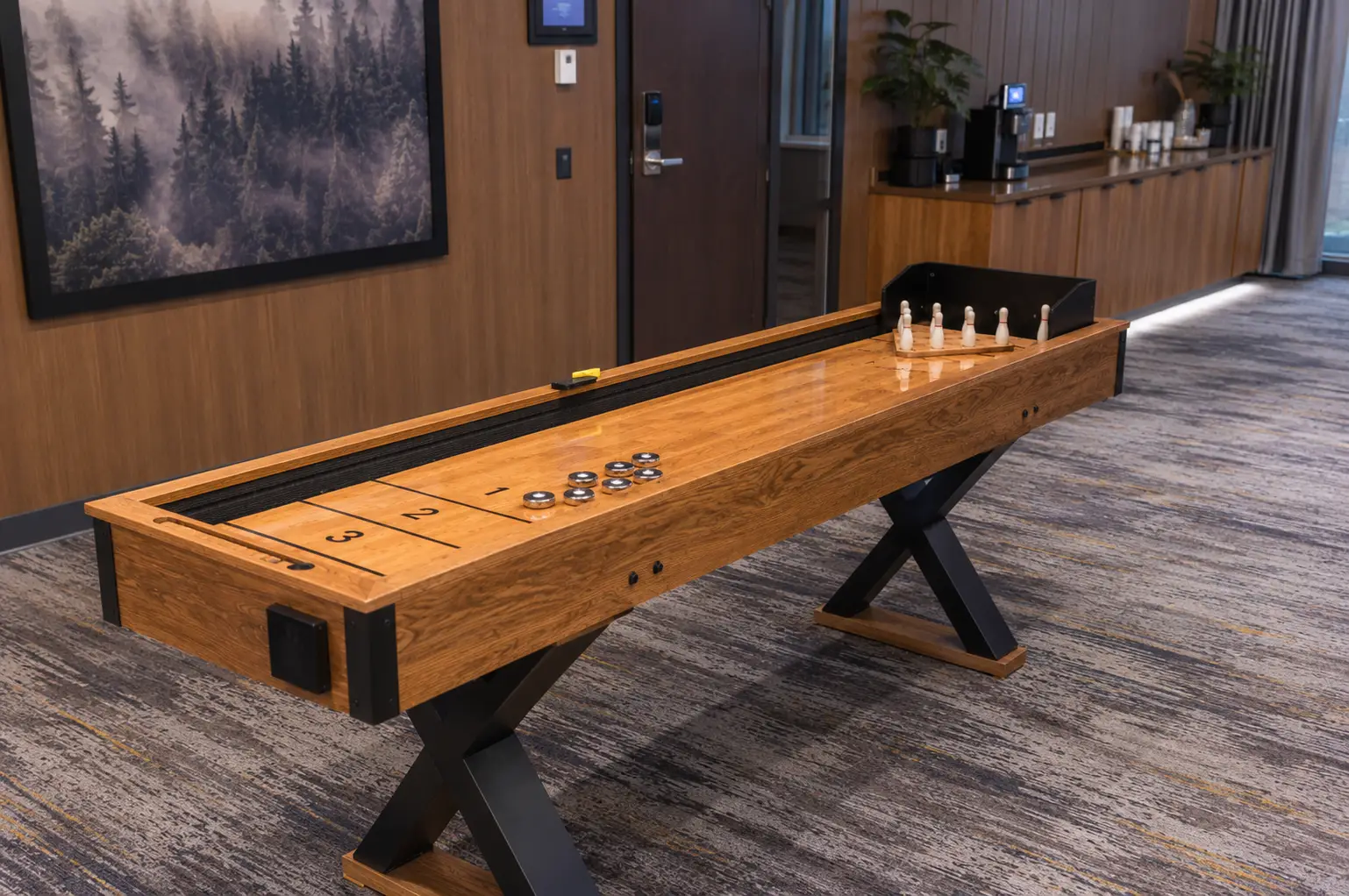 Shuffleboard na event firmowy i strefę chillout